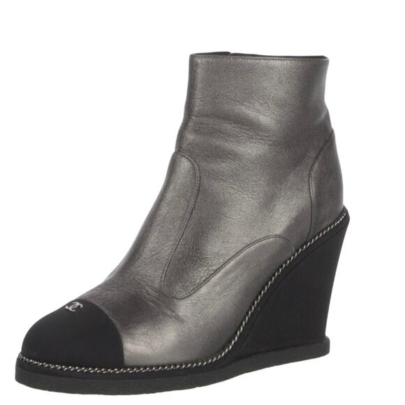 Chanel Interlocking CC Logo Leather Boots size 36 NWOT - Picture 2 of 4